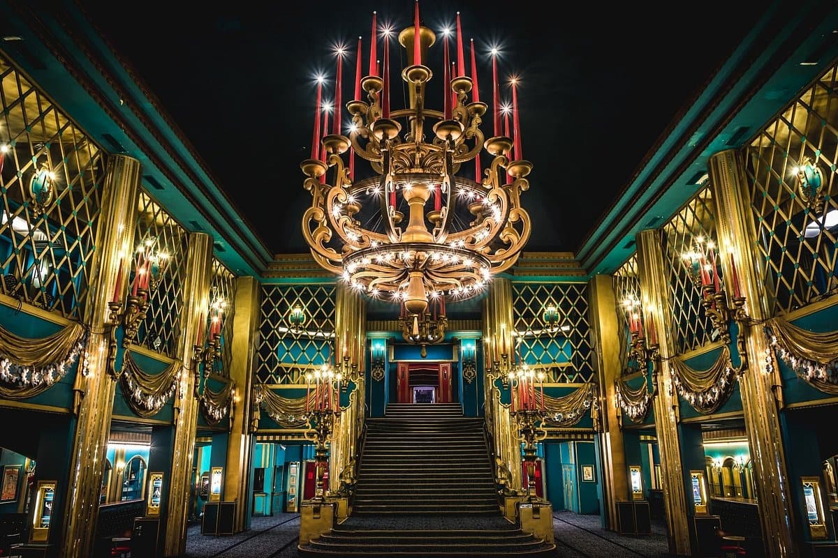 décor des Folies Bergère